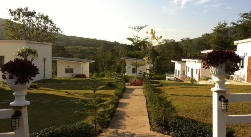 White Rock Resort Pakchong Exterior photo