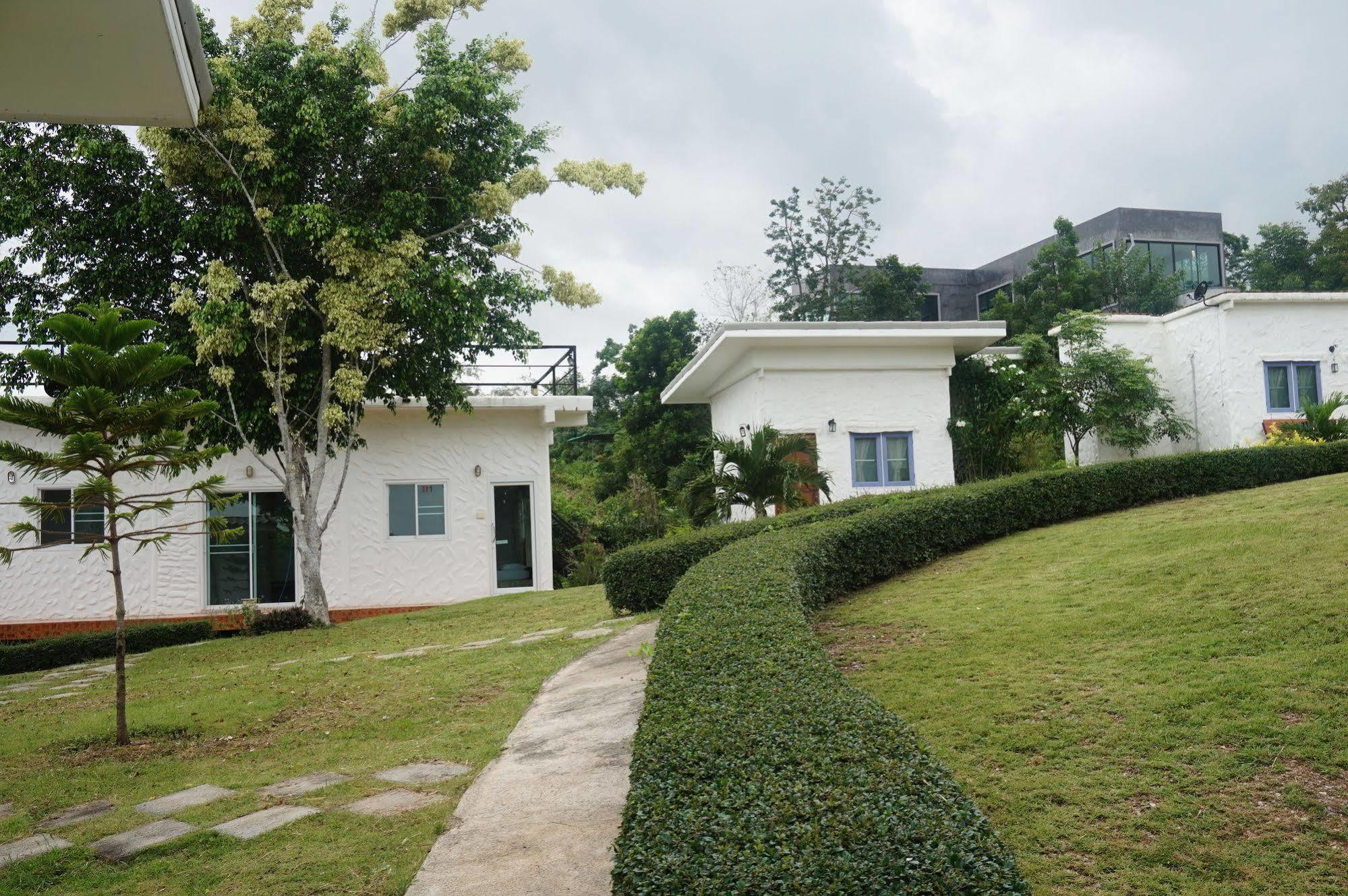 White Rock Resort Pakchong Exterior photo
